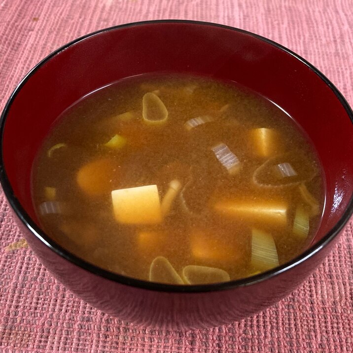 簡単！豆腐なめこの味噌汁